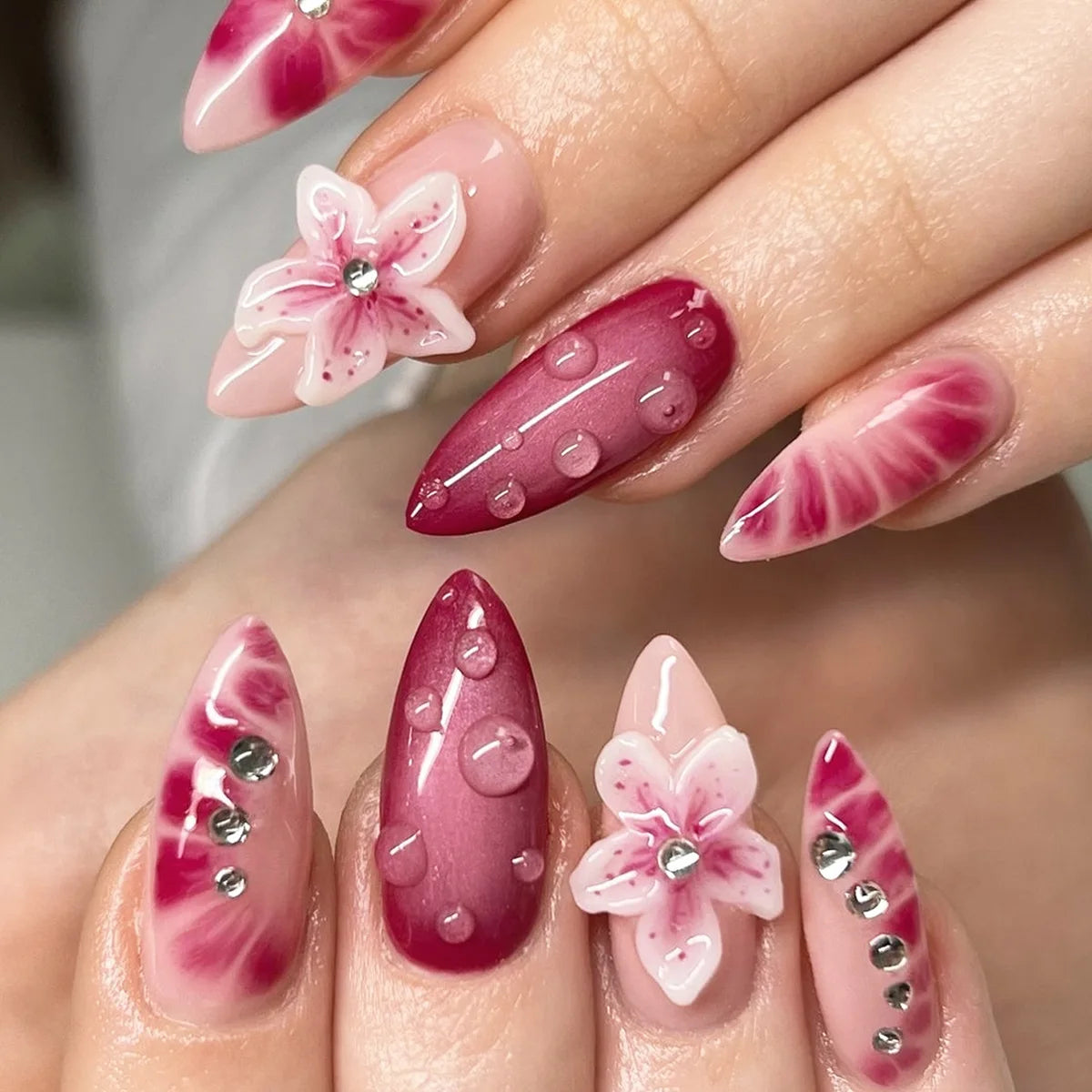 24pcs Flower False Nails Brown Leopard Print Press on Nails Tip Gilded Design Short Almond Fake Nail Set French Full Cover Nail